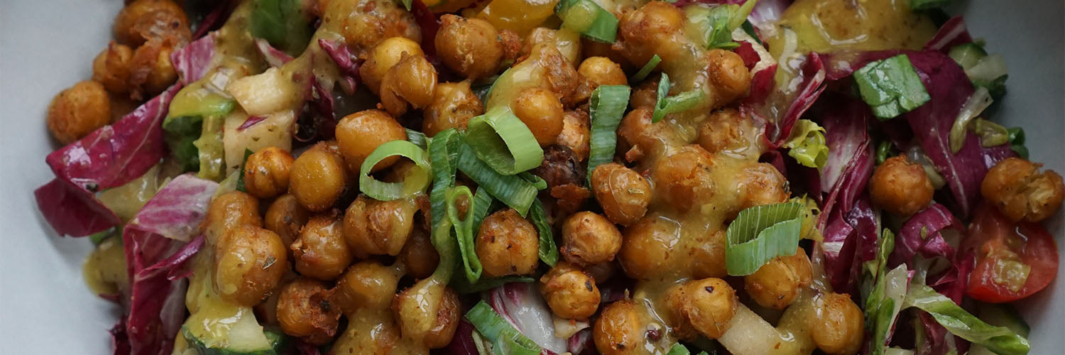 Salat mit gerösteten Kichererbsen_1500x500